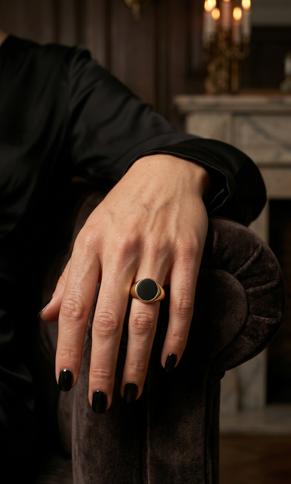 CORLEONE RING GOLD — On skin