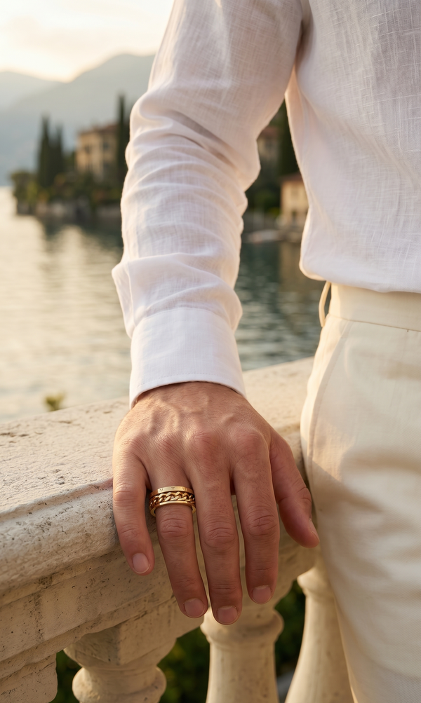 SCEPTER RING GOLD — On skin
