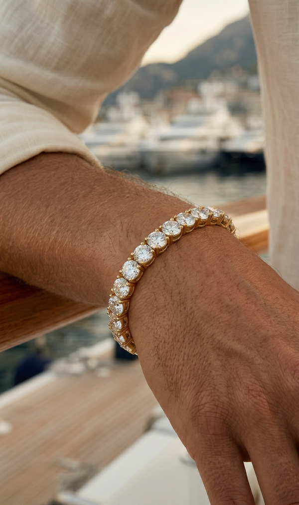 NOVA BRACELET GOLD — On skin