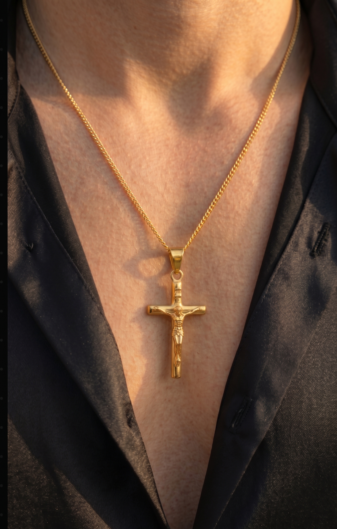Nameplate-style pendant necklace worn on a model's neck by The Flaire