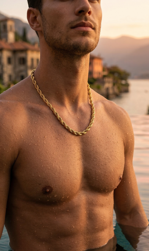 LUNA CHAIN GOLD — Wearing it