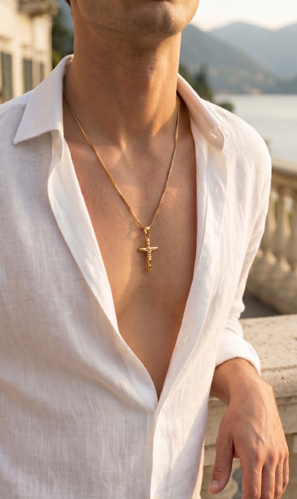 LUCIUS PENDANT GOLD — On skin