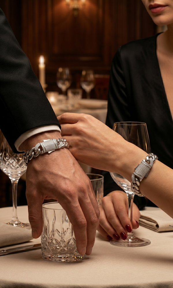 EMBER BRACELET SILVER — The finish