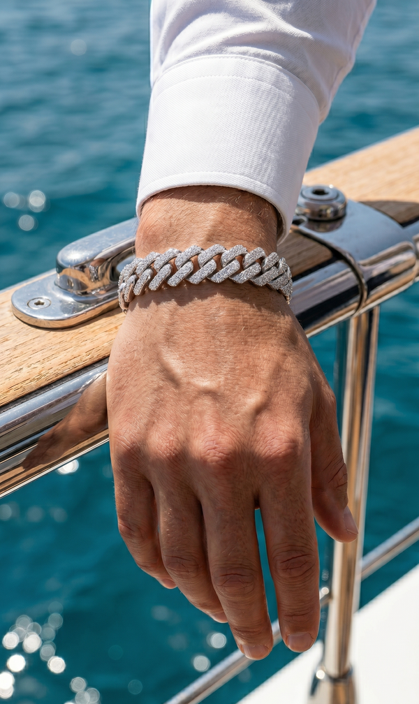 LUCIANO BRACELET SILVER — The closure
