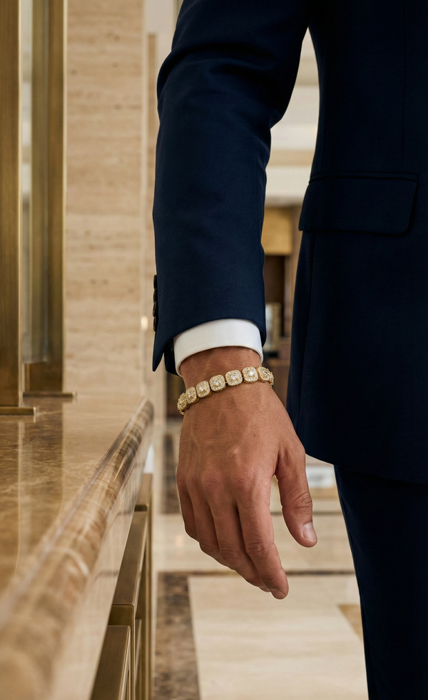 CALIXTE BRACELET GOLD — Wearing it