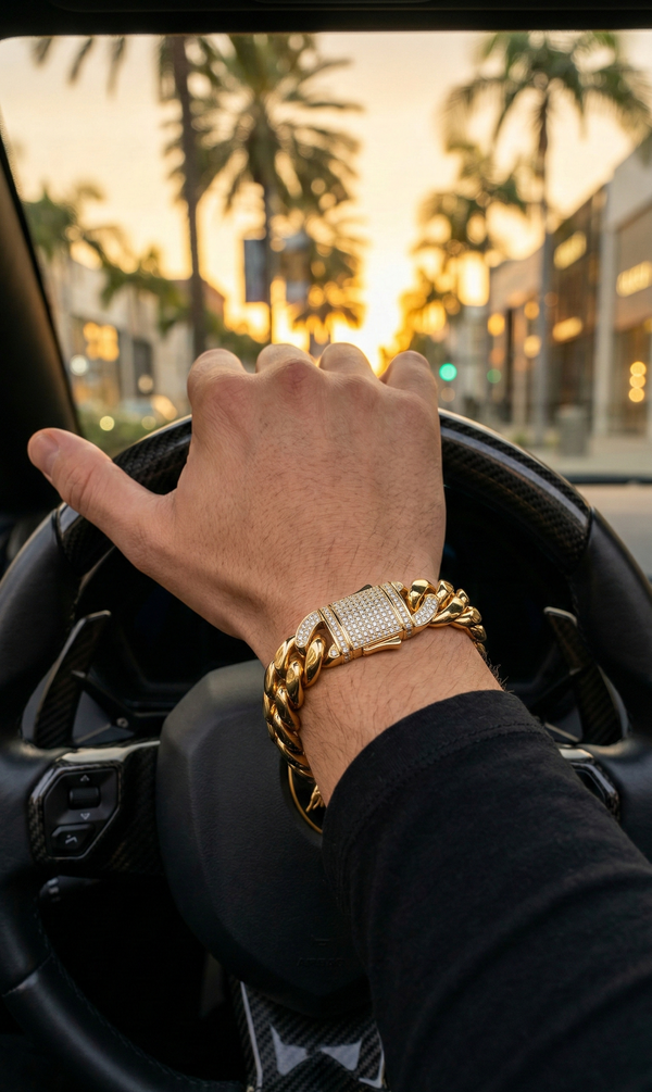EMBER BRACELET GOLD — Wearing it
