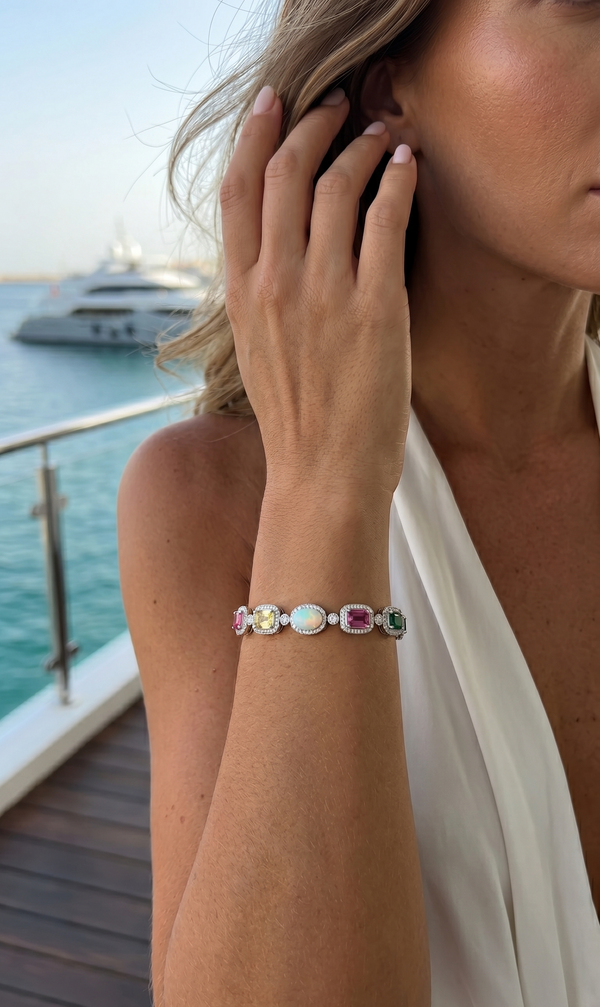 VELOUR BRACELET — The closure