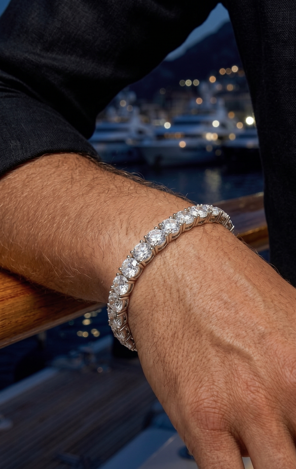 NOVA BRACELET SILVER — The closure