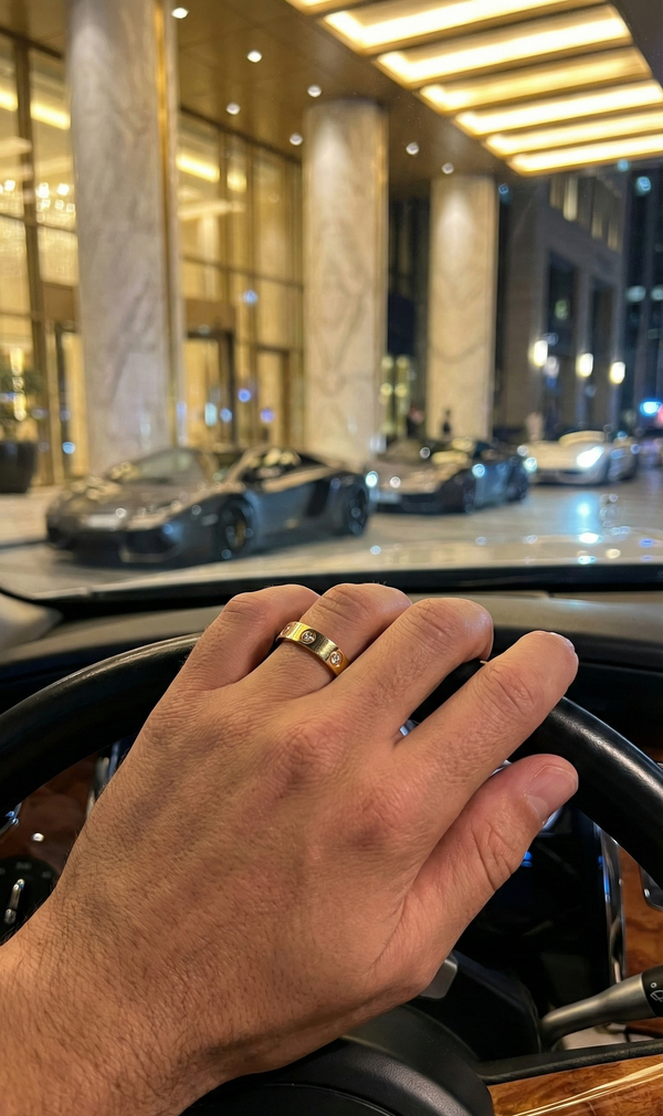 AMORÈ RING — The finish