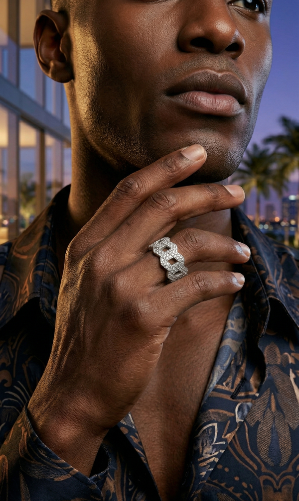 ELARA RING SILVER — On skin