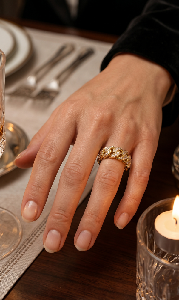 VENELLE RING  GOLD — Wearing it