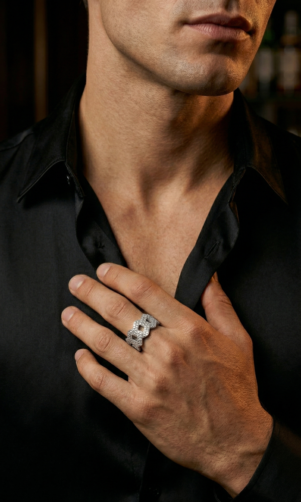 ELARA RING SILVER — Wearing it