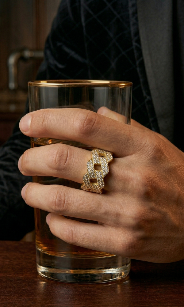 ELARA RING GOLD — Wearing it