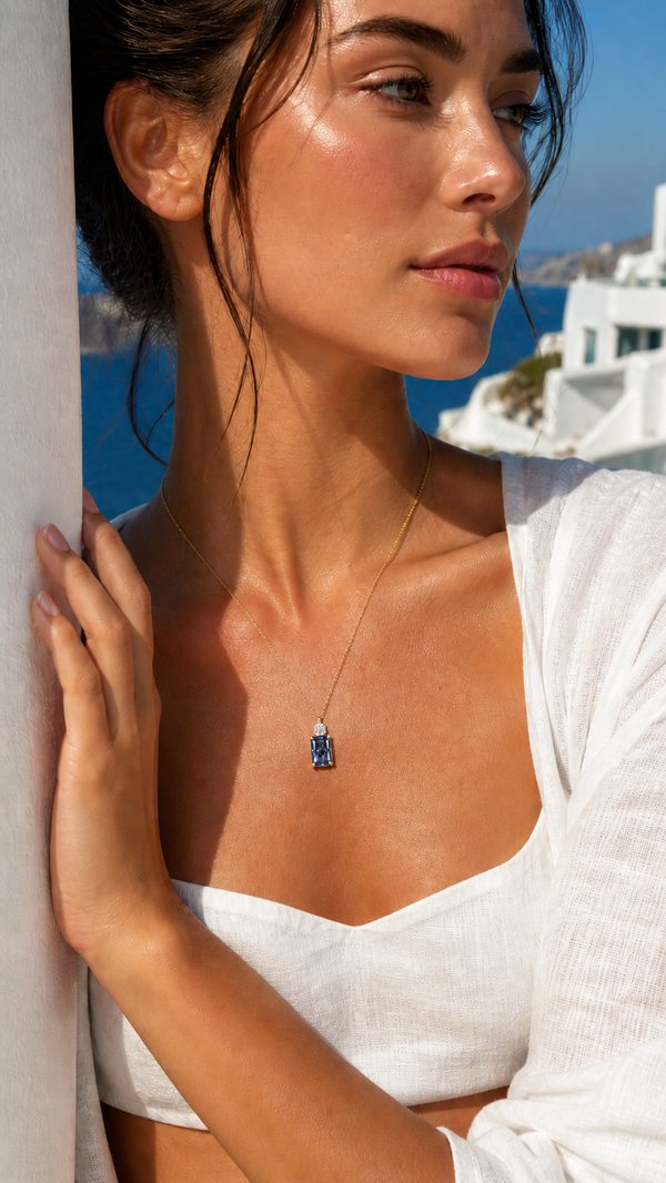 JULIAN PENDANT GOLD — Wearing it