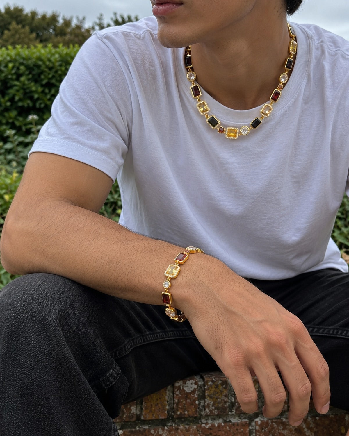 Astra Gift Box Gold: her son wears it