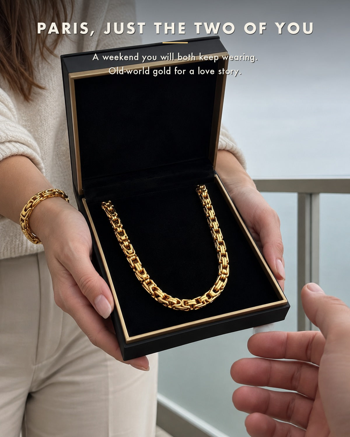 Bryzantine Gift Box Gold: she gives him his