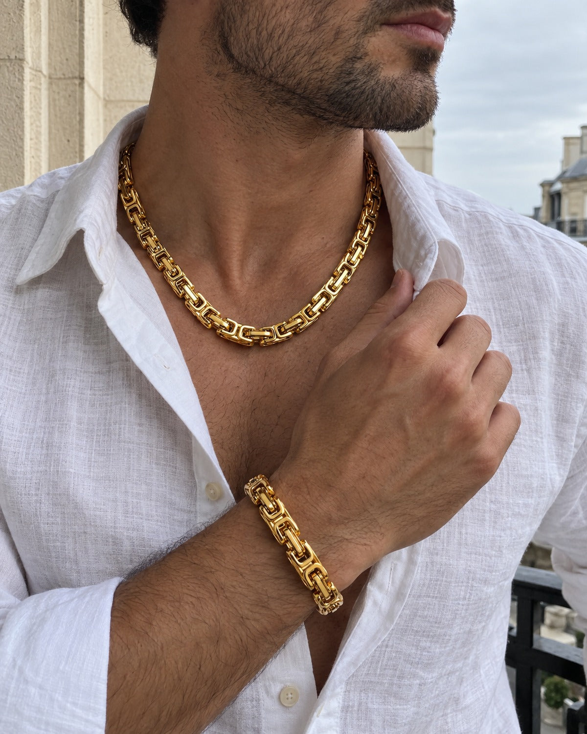 Bryzantine Gift Box Gold: he wears it