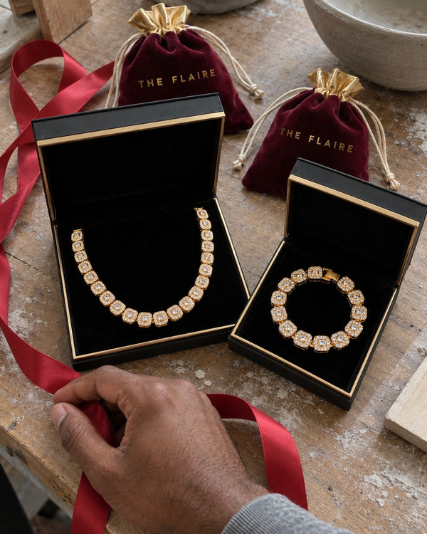 CALIXTE GIFT BOX GOLD — The closure