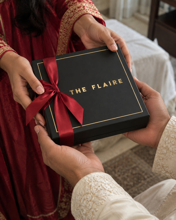 EMPYREAN TENNIS GIFT BOX GOLD — The closure