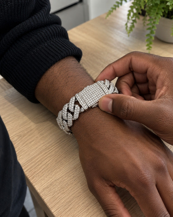 LUCIANO GIFT BOX SILVER — The closure