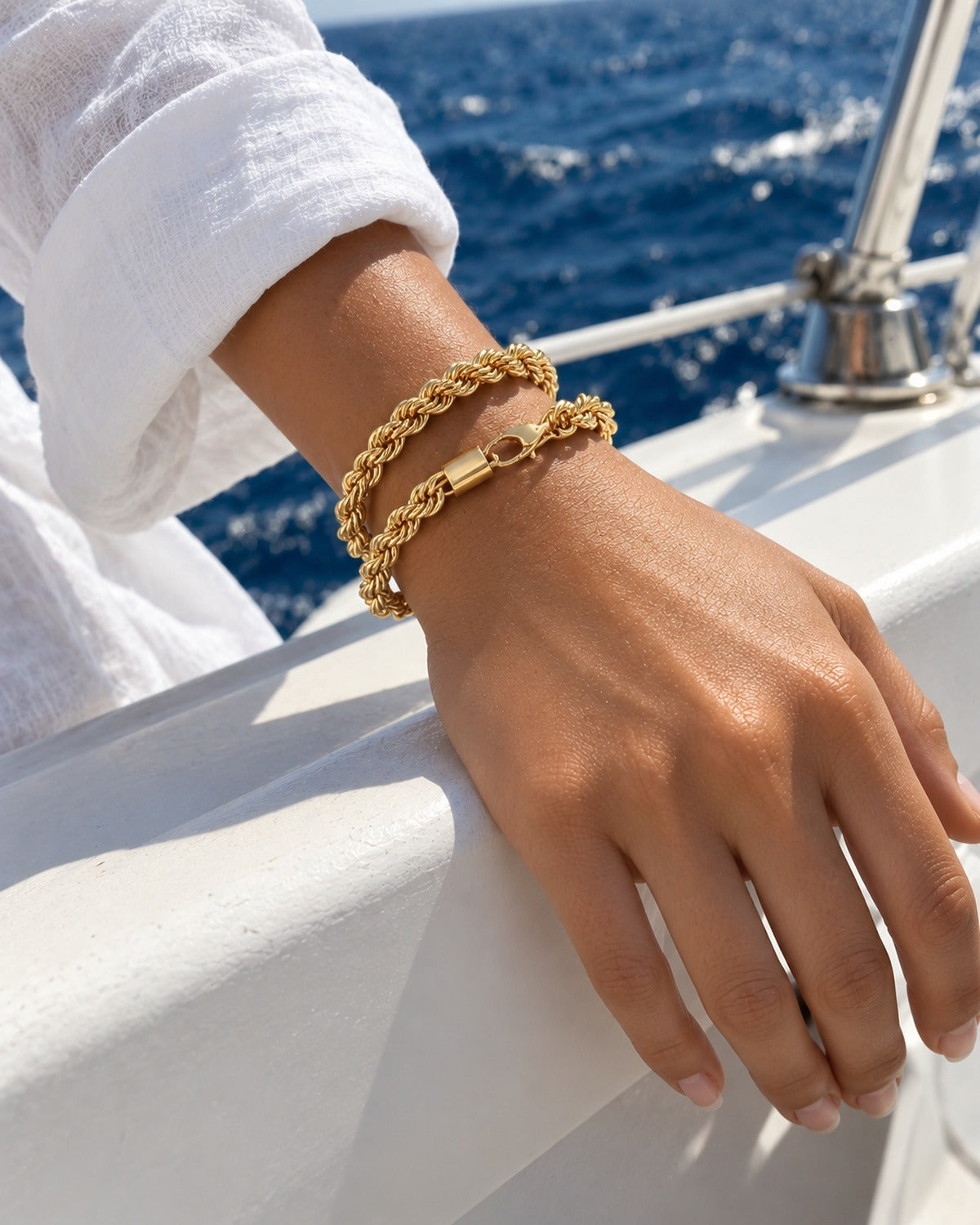 Luna Rope Gift Box Gold: she borrows his