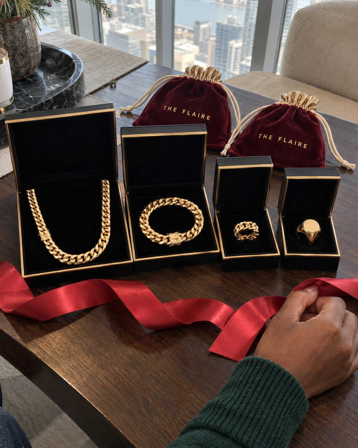 Luxor Four-Piece Gift Box Gold: the gift