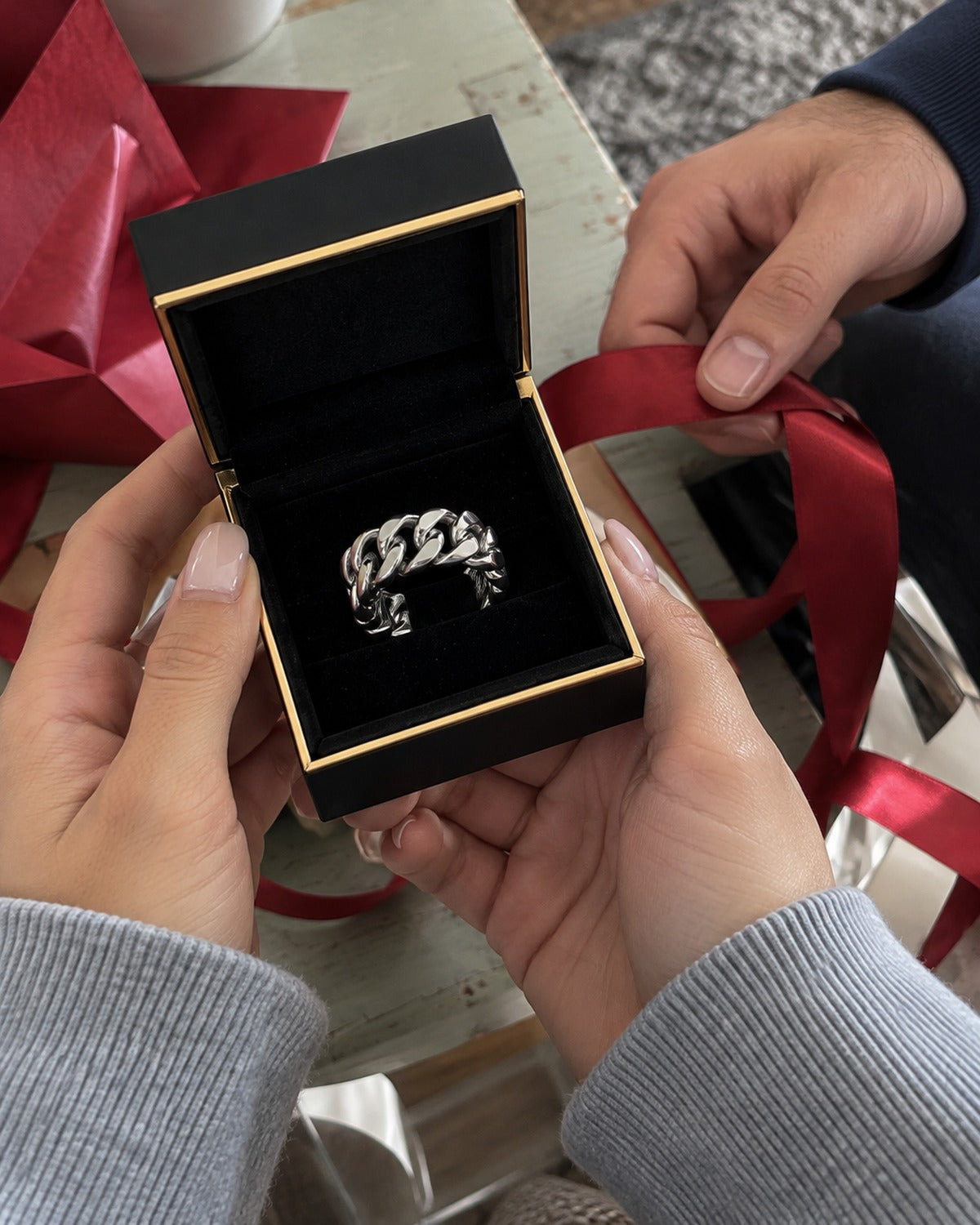 Luxor Four-Piece Gift Box Silver: he gives her hers