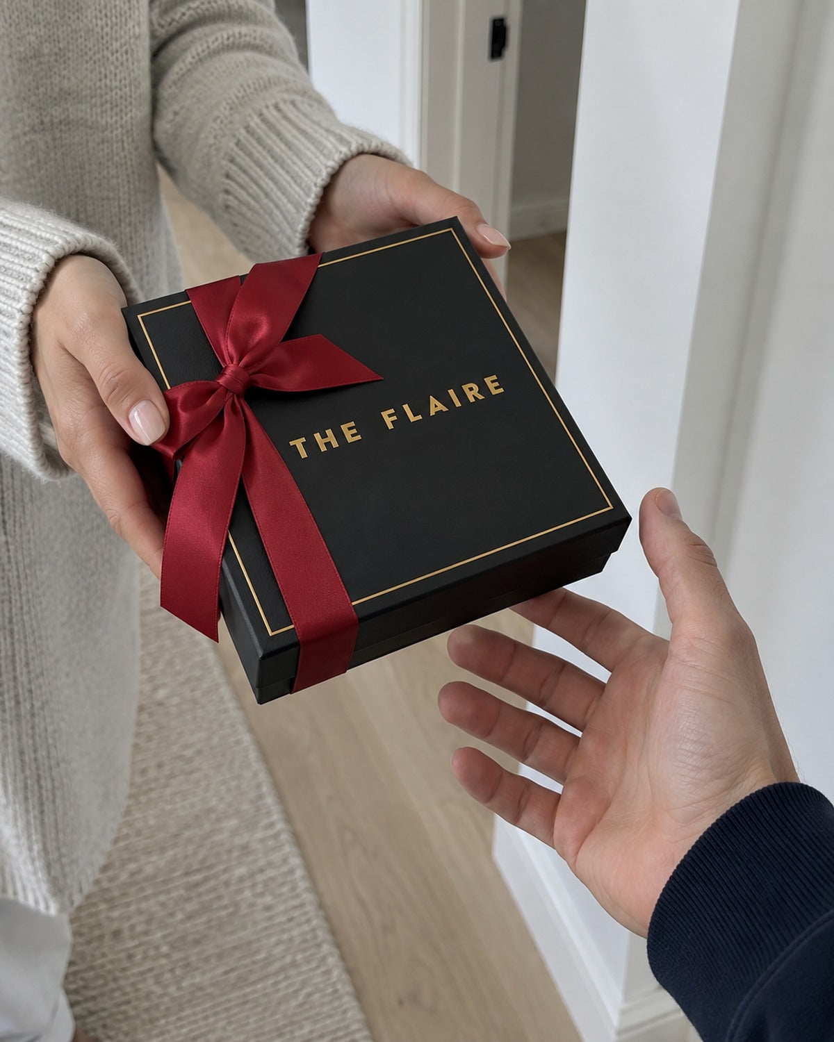 Luxor Gift Box Silver: she gives him his