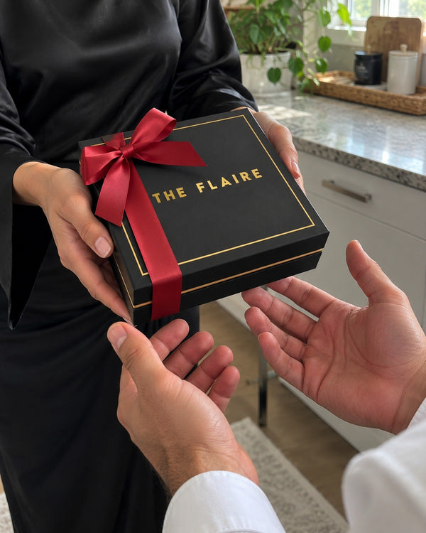 NOVA GIFT BOX GOLD — The closure