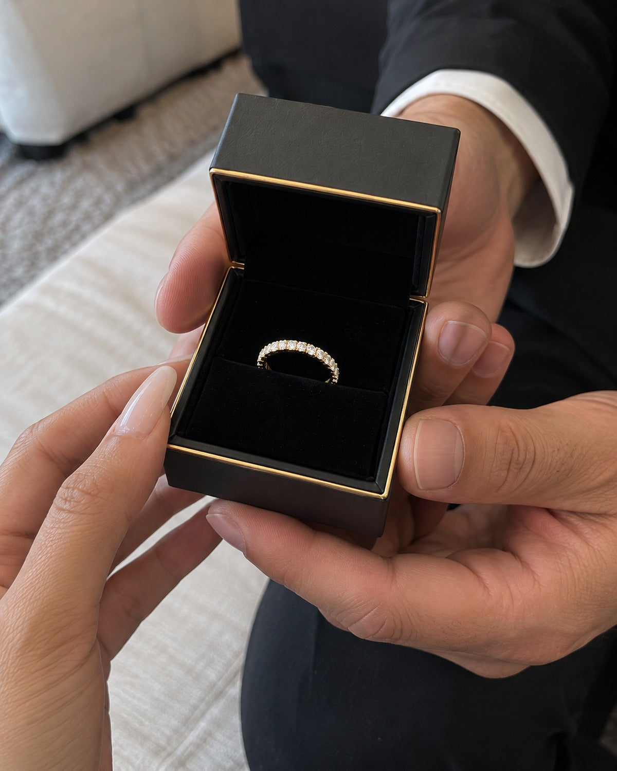Tennis Four-Piece Gift Box Gold: he gives her the ring