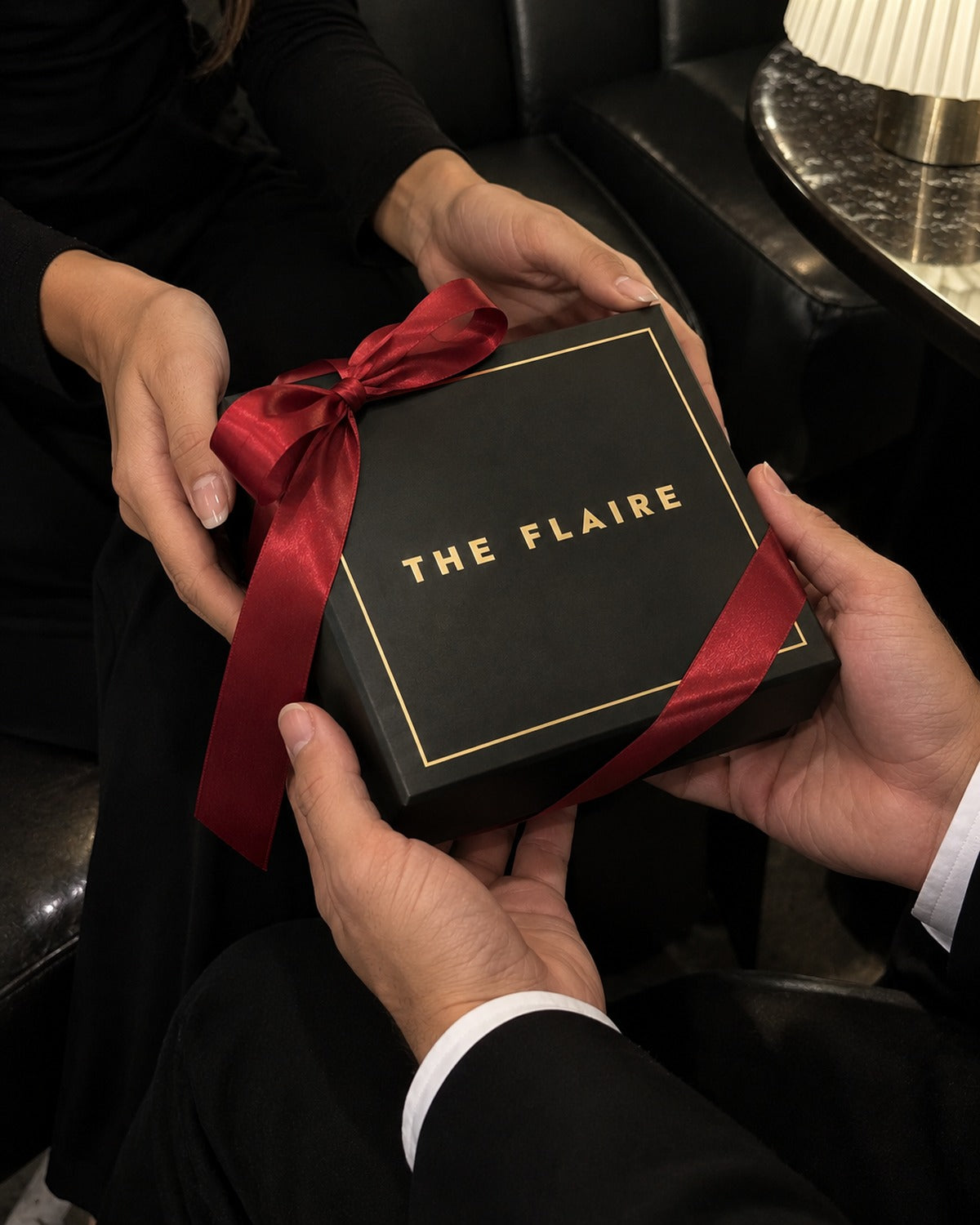 Tennis Four-Piece Gift Box Gold: she gives him his
