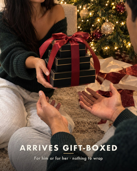Luxor Four-Piece Gift Box Silver: the hand-over