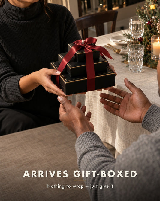 Luxor Trio Gift Box Gold: the hand-over