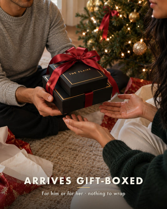 Nova Gift Box Gold: the hand-over