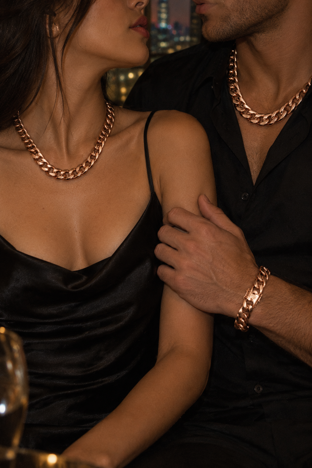 Luxor Set Rose Gold worn by a couple in the evening